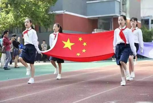 一年级上册情境语法作文——第四篇《我们向国旗敬礼》